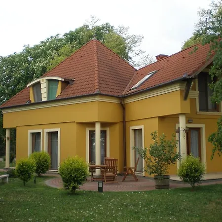 Holiday home Anonim Vendeghaz *