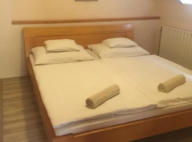 Anonim Vendeghaz Case de vacanță